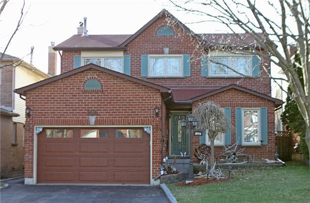 896 Lavis Crt, House detached with 4 bedrooms, 3 bathrooms and 4 parking in Oshawa ON | Image 1