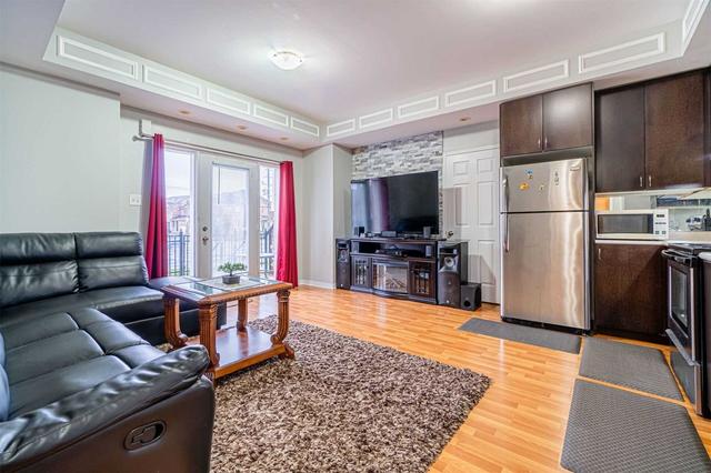 60 Fairwood Circ, Townhouse with 1 bedrooms, 1 bathrooms and 2 parking in Brampton ON | Image 5