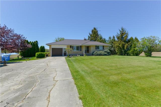4049 Nauvoo Road, House detached with 2 bedrooms, 1 bathrooms and 6 parking in Brooke Alvinston ON | Image 7
