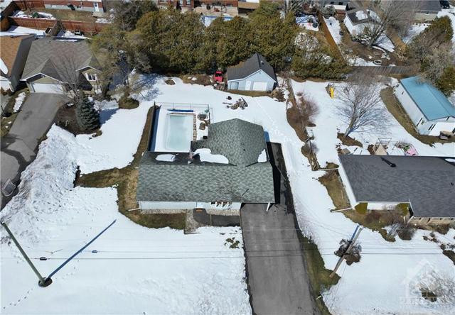 29 Todd Drive, House detached with 3 bedrooms, 2 bathrooms and 8 parking in Ottawa ON | Image 27