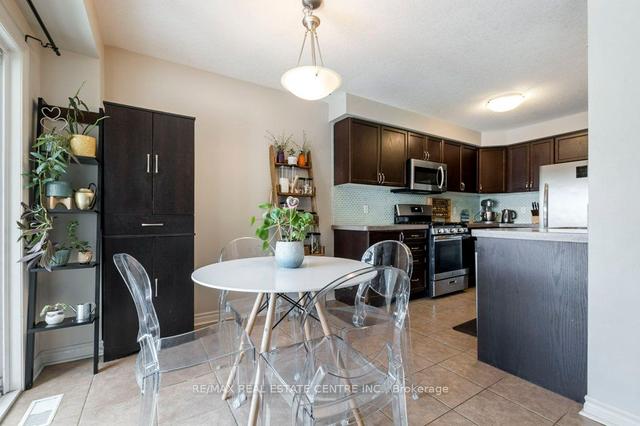 32 Wilkie Cres, House attached with 3 bedrooms, 4 bathrooms and 2 parking in Guelph ON | Image 3