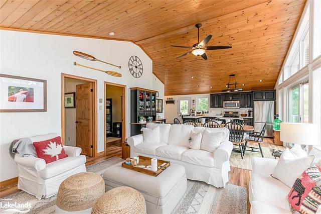 224 Island 360, House detached with 2 bedrooms, 1 bathrooms and 2 parking in Georgian Bay ON | Image 3