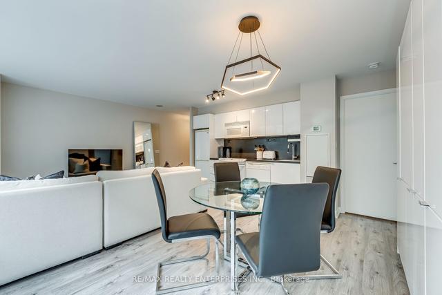 232 - 15 Iceboat Terr, Condo with 2 bedrooms, 2 bathrooms and 0 parking in Toronto ON | Image 9