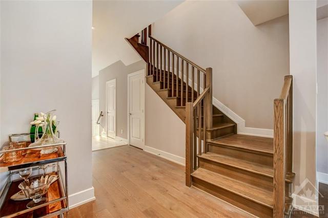 182 Overberg Way, Townhouse with 3 bedrooms, 4 bathrooms and 2 parking in Ottawa ON | Image 3