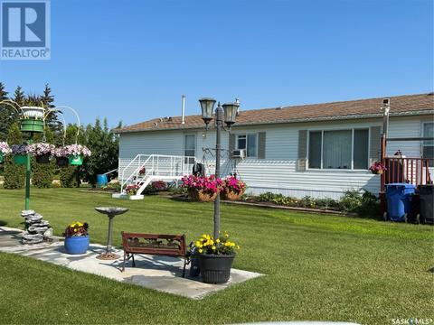 508 Albert Street, Home with 3 bedrooms, 2 bathrooms and null parking in Radisson SK | Card Image