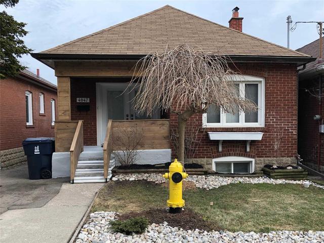 4047 Old Dundas St, House detached with 2 bedrooms, 2 bathrooms and 1 parking in Toronto ON | Image 1