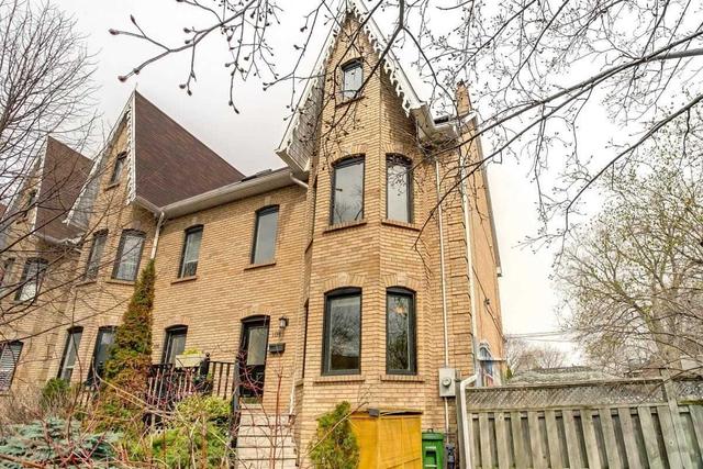 104 Sussex Ave, House semidetached with 3 bedrooms, 4 bathrooms and 1 parking in Toronto ON | Image 1
