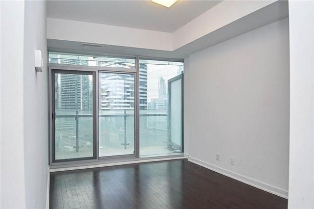 1001 - 14 York St, Condo with 3 bedrooms, 2 bathrooms and 1 parking in Toronto ON | Image 13