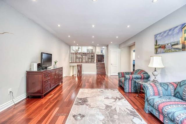 8 Hoover Dr, House attached with 3 bedrooms, 5 bathrooms and 6 parking in Markham ON | Image 6