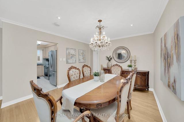 9 Slane Crt, House semidetached with 3 bedrooms, 2 bathrooms and 4 parking in Toronto ON | Image 2
