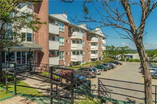105 - 120 Bell Farm Rd, Condo with 3 bedrooms, 2 bathrooms and 1 parking in Barrie ON | Image 2