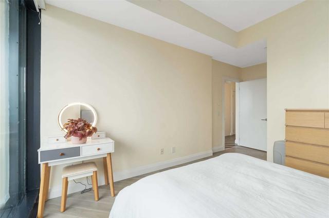 4004 - 224 King St W, Condo with 2 bedrooms, 2 bathrooms and 1 parking in Toronto ON | Image 4