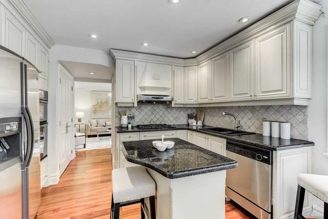 20 Relmar Rd, Townhouse with 3 bedrooms, 3 bathrooms and 1 parking in Toronto ON | Image 2