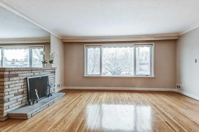 5 Saybrook Ave, House detached with 3 bedrooms, 3 bathrooms and 4 parking in Toronto ON | Image 2