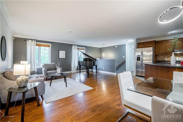8352 Albert Bouwers Circle, House detached with 5 bedrooms, 2 bathrooms and 12 parking in Ottawa ON | Image 3