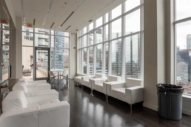 2103 - 126 Simcoe St, Condo with 2 bedrooms, 2 bathrooms and 1 parking in Toronto ON | Image 19