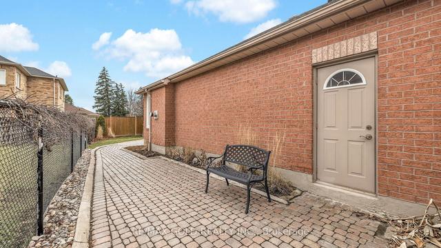7 Roycrest St, House detached with 3 bedrooms, 2 bathrooms and 7 parking in Brampton ON | Image 36