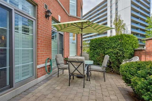 th10 - 442 Maple Ave, Townhouse with 3 bedrooms, 4 bathrooms and 3 parking in Burlington ON | Image 23