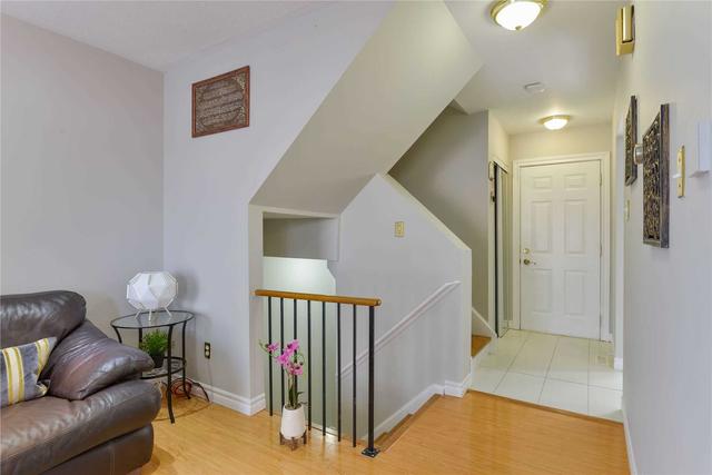 187 Fleetwood Cres, Townhouse with 3 bedrooms, 2 bathrooms and 1 parking in Brampton ON | Image 26