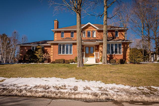 542 Rankin Cres, House detached with 4 bedrooms, 4 bathrooms and 5 parking in Kingston ON | Image 1