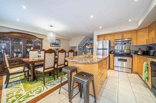 10392 Keele St, House attached with 3 bedrooms, 4 bathrooms and 2 parking in Vaughan ON | Image 2