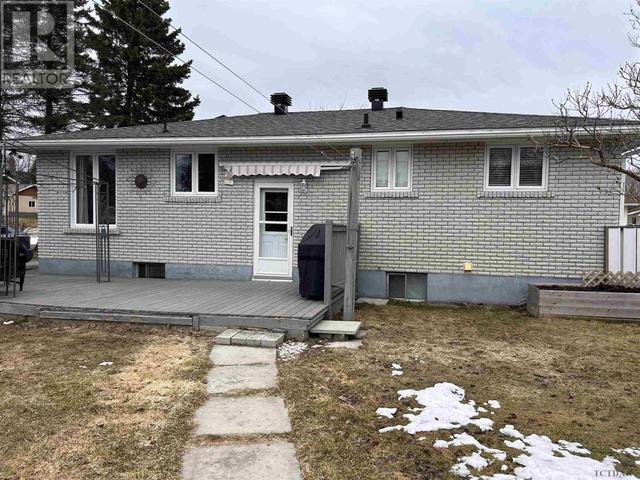 371 Sixteenth Ave, House detached with 4 bedrooms, 1 bathrooms and null parking in Cochrane ON | Image 21