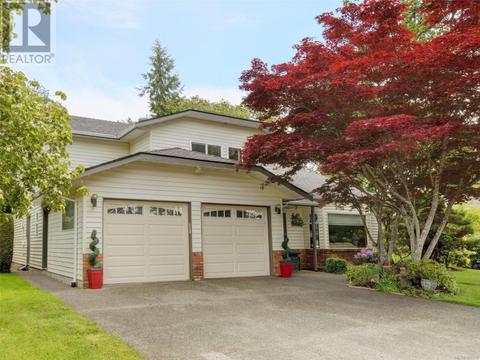 4109 Mercer Pl, House detached with 5 bedrooms, 5 bathrooms and 2 parking in Saanich BC | Card Image