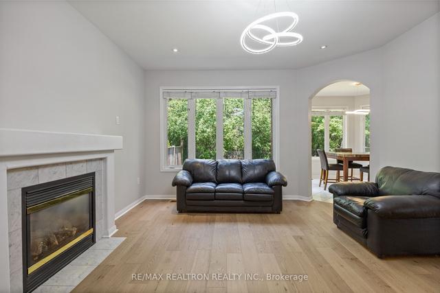 40 Delphinium Ave, House detached with 4 bedrooms, 3 bathrooms and 4 parking in Richmond Hill ON | Image 3