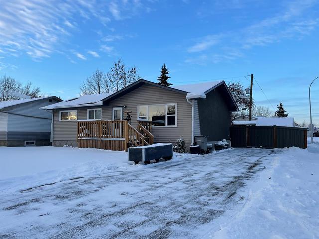 9612 91a Avenue, House detached with 5 bedrooms, 2 bathrooms and 5 parking in Grande Prairie AB | Image 45