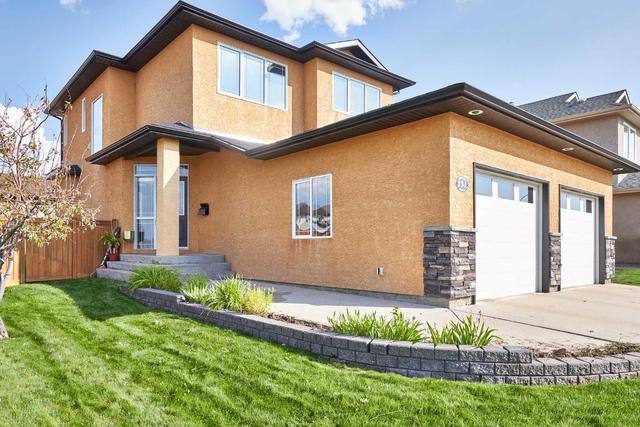 131 Sierra Drive Sw, House detached with 3 bedrooms, 2 bathrooms and 5 parking in Medicine Hat AB | Image 2