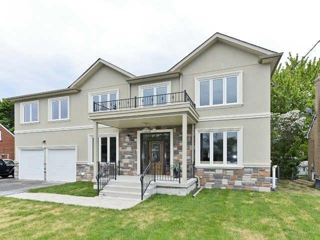 80 Ellington Dr, House detached with 4 bedrooms, 5 bathrooms and 2 parking in Toronto ON | Image 1