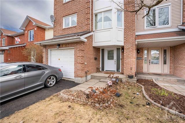 2045 Boake Street, Townhouse with 3 bedrooms, 3 bathrooms and 1 parking in Ottawa ON | Image 3