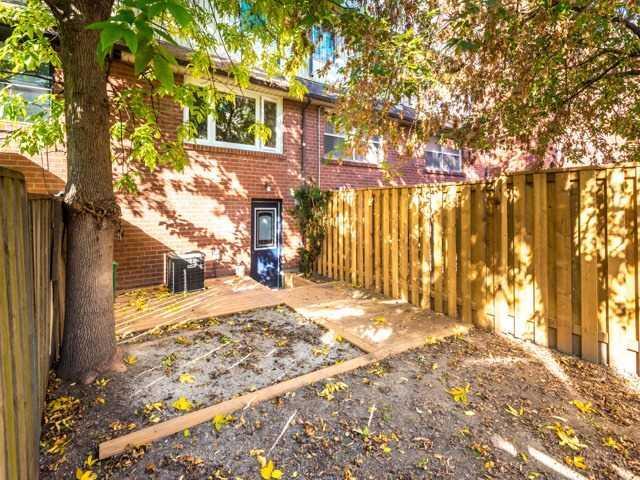 19 Sydenham St, House attached with 3 bedrooms, 3 bathrooms and 1 parking in Toronto ON | Image 16