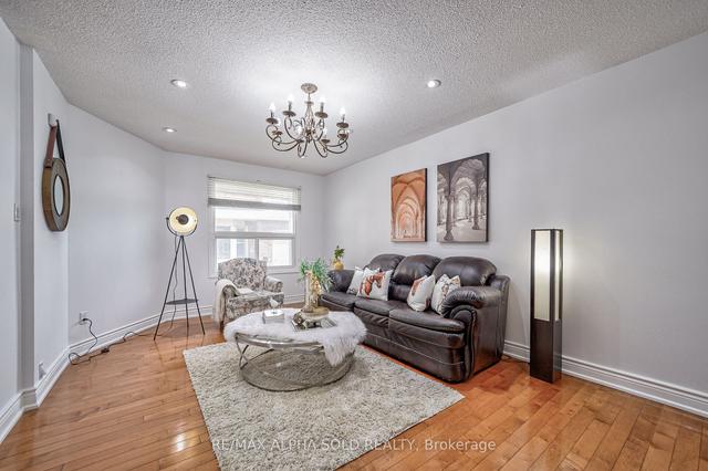 35 Longsword Dr, House detached with 4 bedrooms, 4 bathrooms and 4 parking in Toronto ON | Image 38