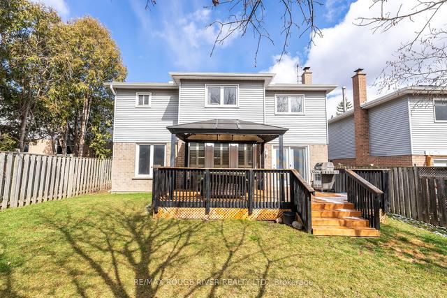 49 Lumsden Cres, House detached with 4 bedrooms, 3 bathrooms and 6 parking in Whitby ON | Image 35