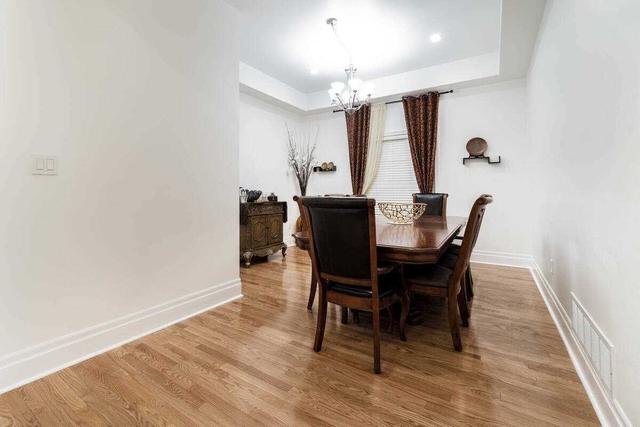 3931 Candlelight Dr, House detached with 3 bedrooms, 3 bathrooms and 4 parking in Mississauga ON | Image 3