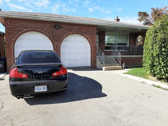 2 Slane Crt, House detached with 3 bedrooms, 2 bathrooms and 4 parking in Toronto ON | Image 1