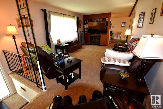 402 Kennedy Cr, House detached with 4 bedrooms, 2 bathrooms and null parking in Thorhild County AB | Image 12