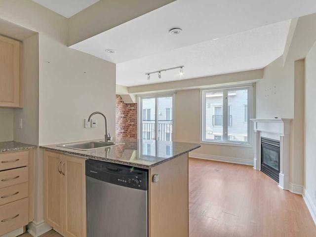 820 - 12 Laidlaw St, Condo with 2 bedrooms, 2 bathrooms and 1 parking in Toronto ON | Image 12