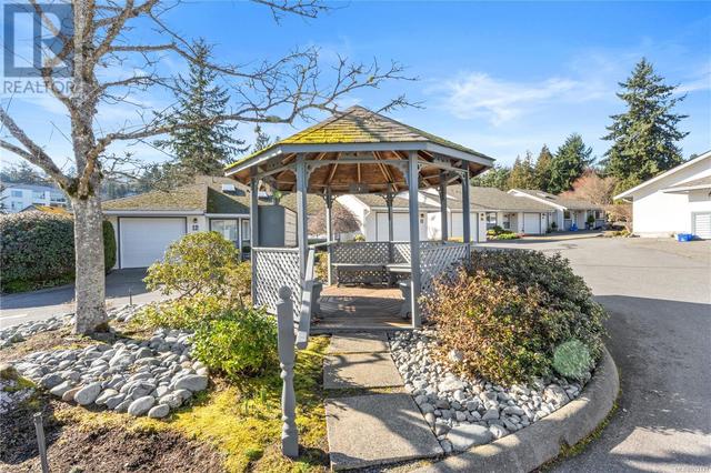 4 - 5156 Cordova Bay Rd, House attached with 2 bedrooms, 1 bathrooms and 1 parking in Saanich BC | Image 32
