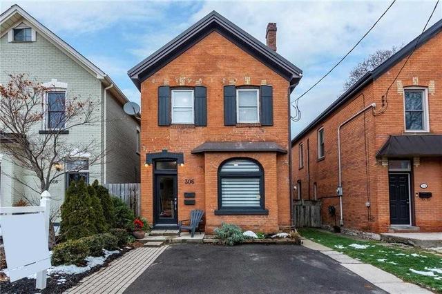306 Charlton Ave W, House detached with 3 bedrooms, 2 bathrooms and 2 parking in Hamilton ON | Image 1
