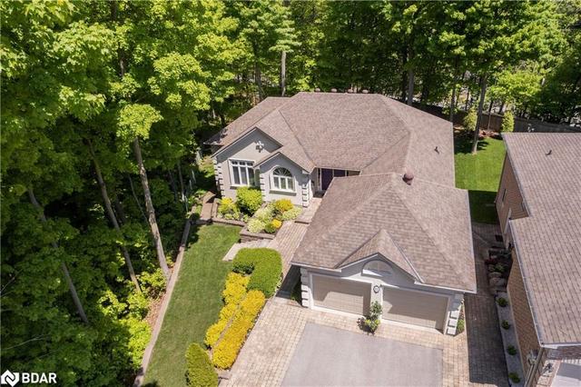 11 Hogan Court, House detached with 2 bedrooms, 3 bathrooms and 6 parking in Barrie ON | Image 1