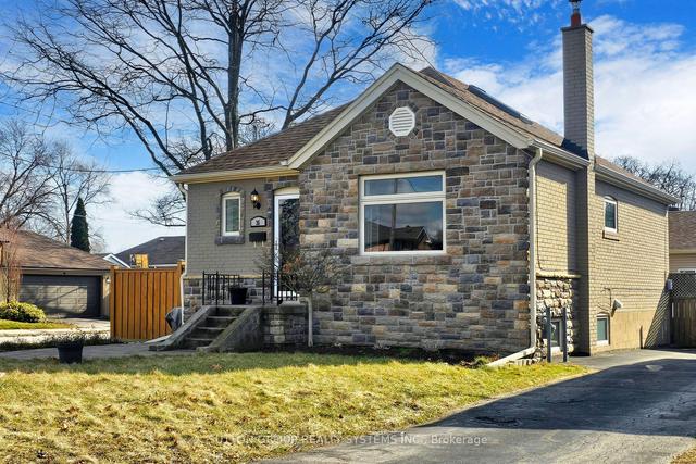 35 Ellins Ave, House detached with 2 bedrooms, 2 bathrooms and 4 parking in Toronto ON | Image 1