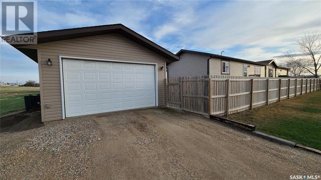 202 Brownlee Street, Home with 3 bedrooms, 2 bathrooms and null parking in Weyburn SK | Image 45