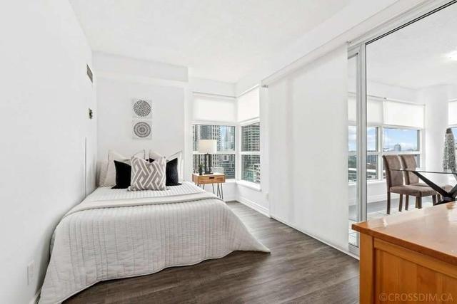1801 - 50 Lombard St, Condo with 2 bedrooms, 1 bathrooms and 1 parking in Toronto ON | Image 9