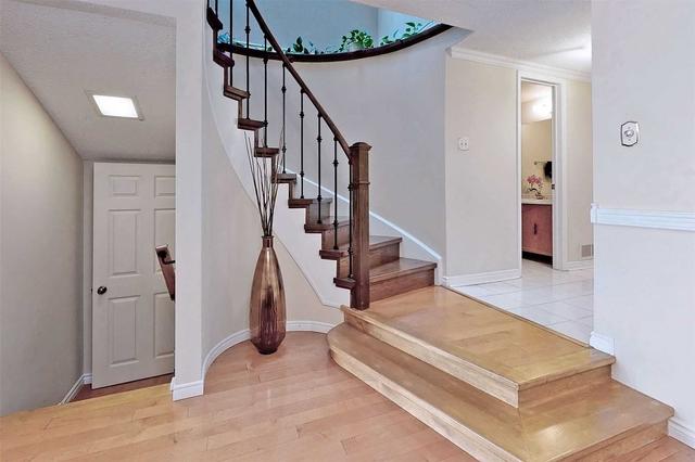 47 Becca Hall Tr, House detached with 3 bedrooms, 4 bathrooms and 3 parking in Toronto ON | Image 3