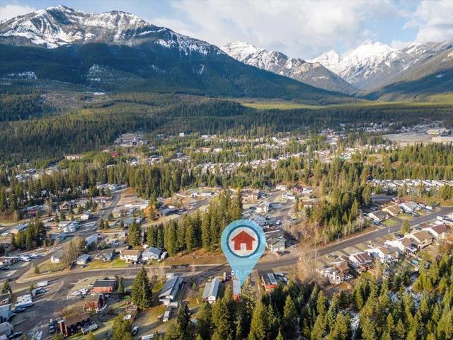 50 Cariboo Drive, House detached with 5 bedrooms, 3 bathrooms and 4 parking in Elkford BC | Image 9