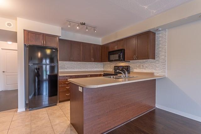 6 - 2579 Sixth Line, Townhouse with 2 bedrooms, 2 bathrooms and 1 parking in Oakville ON | Image 5
