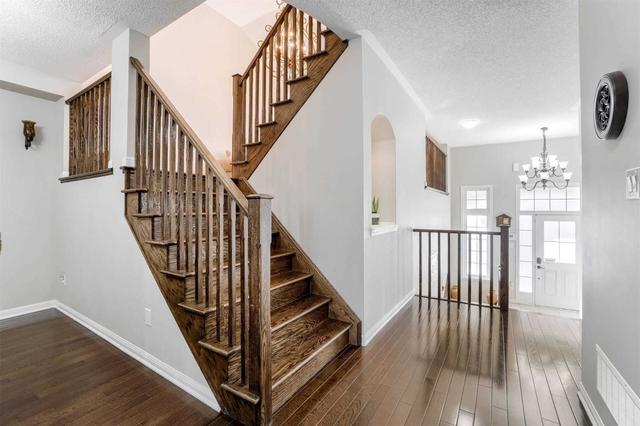 258 Schreyer Cres, House detached with 4 bedrooms, 3 bathrooms and 3 parking in Milton ON | Image 18