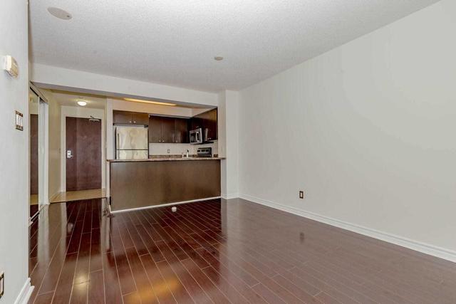 303 - 335 Rathburn Rd W, Condo with 2 bedrooms, 1 bathrooms and 2 parking in Mississauga ON | Image 6